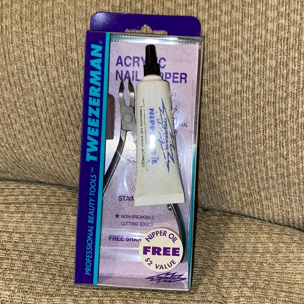 💜NWT Tweezerman Acrylic Nail Clipper w/Oil